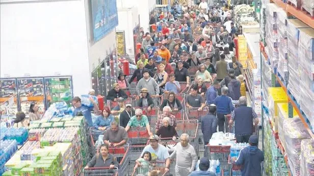 emina-jahovic-coronavirus-salgini-sonrasi-marketleri-bosaltan-avrupalilari-topa-tuttu-1584140788265.jpeg Emina Jahovic, coronavirüs salgını sonrası marketleri boşaltan Avrupalılar'ı topa tuttu-2