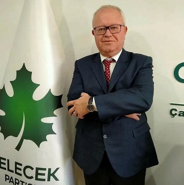 gelecek-partisi-eski-il-baskani-huseyin-yildirim-yine-kumar-operasyonunda-yakalandi-gecen-yil-kolunu-bu-yil-da-ayagini-kirdi-1617567582111.jpeg Gelecek Partisi eski il başkanı Hüseyin Yıldırım yine kumar operasyonunda yakalandı! Geçen yıl kolunu bu yıl da ayağını kırdı-2