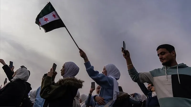 suriyedeki-genel-affin-sifreleri-ankara-teror-koridorunu-dagitti-samin-otoritesi-artti-1771483380335.jpeg Suriye'deki genel affın şifreleri | Ankara terör koridorunu dağıttı Şam'ın otoritesi arttı-7