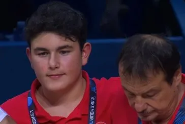 Ataman gözyaşlarına hakim olmakta zorlandı!