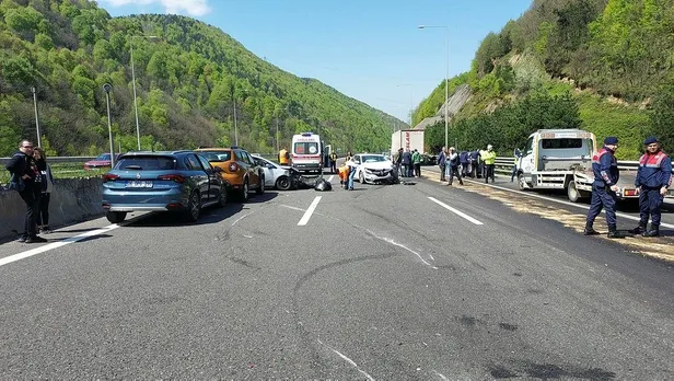 zincirleme-kaza-bolu-dagi-tuneli-istanbul-istikameti-trafige-kapatildi-1682157622475.jpeg Bolu Dağı Tüneli İstanbul istikametindeki kazayla kapanan trafik çalışmalar sonrası ulaşıma açıldı-3