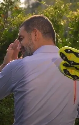 Galatasaray'ın efsane ismi Arda Turan futbolu bıraktığını açıkladı!