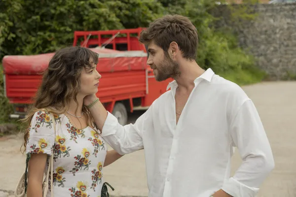 vermem-seni-ellere-8-bolum-nefes-kesti-mehmet-zelise-askini-itiraf-etti-1691397391185.jpg Vermem Seni Ellere 8. Bölüm nefes kesti: Mehmet, Zeliş’e aşkını itiraf etti!-4