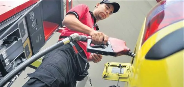 Benzinde 8-9 kuruş indirim