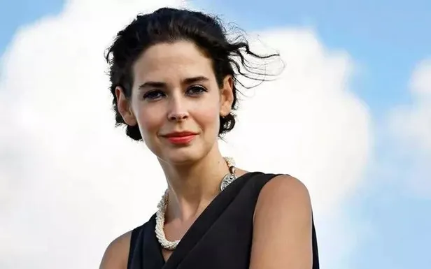 muhalefet-olacagim-diye-rezil-oldu-turkiyenin-yerli-ve-milli-elektrikli-otomobili-toggu-karburatorlu-sandi-1668122840424.jpeg Muhalefet olacağım diye rezil oldu! Türkiye'nin yerli ve milli elektrikli otomobili Togg'u karbüratörlü sandı-2