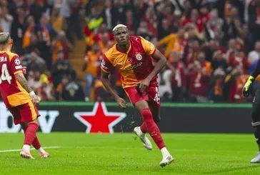 Victor Osimhen Afrika'da finale kaldı!