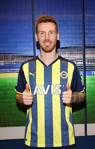 Fenerbahçe ara transfer döneminde kadrosuna kattığı Serdar Aziz’in sözleşmesini 3 yıl daha uzattı
