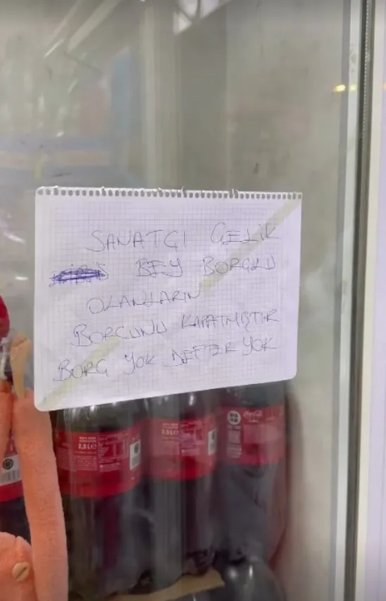 sarkici-celik-konyada-borc-defterini-kapatti-bakkal-kapisindaki-not-1775742114064.jpg Şarkıcı Çelik Konya'da borç defterini kapattı! Bakkal kapısındaki not!-3