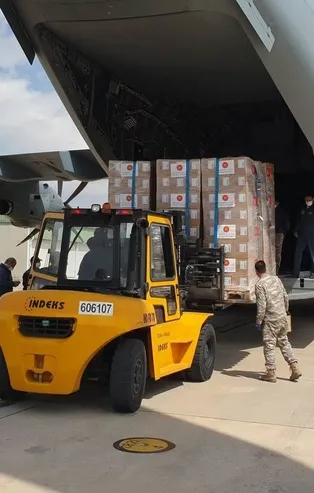 Libya'ya verilecek 150 bin doz aşıyı taşıyan uçak Ankara Etimesgut Havaalanı’ndan yola çıktı