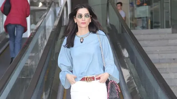 1645298129712.jpeg Sosyetik güzel Şirin Yalçın'dan alkış alan hareke! Simitçinin yanına gidip...-7