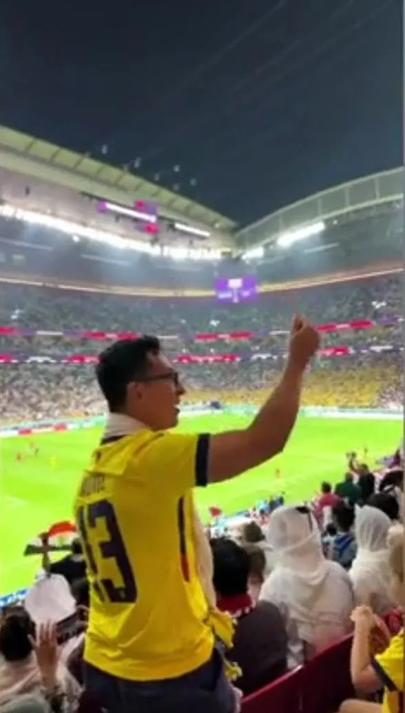 2022-fifa-dunya-kupasinin-acilis-macinda-katar-ve-ekvadorlu-taraftar-arasinda-baslayan-gerginlik-mac-sonu-dost-1668975554846.jpeg 2022 FIFA Dünya Kupası'nın açılış maçında Katar ve Ekvadorlu taraftar arasında başlayan gerginlik maç sonu dostlukla bitti-2