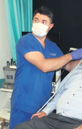 Manisa'da çiftçi Recep Korkmaz'ın kulağından canlı sinek çıktı