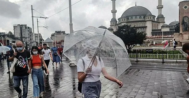 Taksim Meydanı’nda aniden bastıran sağanak yağış vatandaşlara zor anlar yaşattı