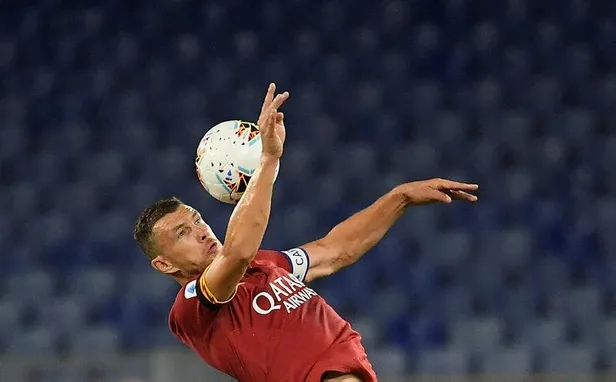 fenerbahceye-edin-dzeko-transferinde-rakip-1621697620411.jpeg Transferde savaş! Edin Dzeko'yu kadrosuna katmak isteyen Fenerbahçe'ye MLS'ten rakip-4