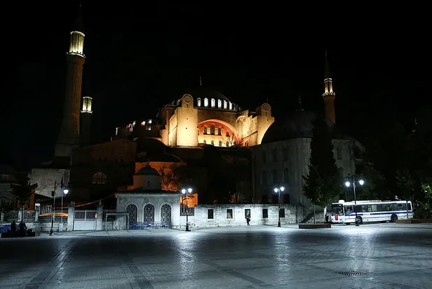 son-dakika-haberi-iste-ayasofyadaki-cuma-namazina-katilacak-liderler-kemal-kilicdaroglu-daveti-reddetti-1595330457573.jpg Son dakika: İşte Ayasofya'daki Cuma namazına katılacak liderler!-2