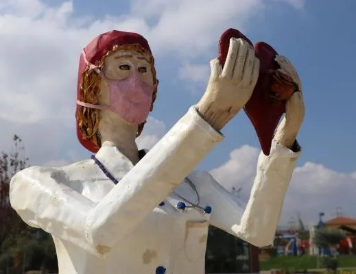 Denizli’de tartışılan heykeller kaldırıldı