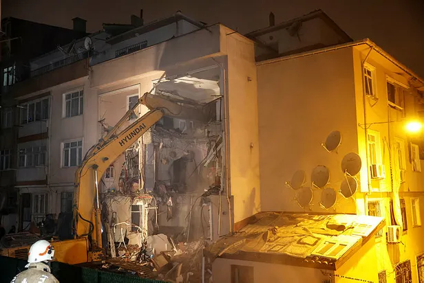 İstanbul Üsküdar'da korkutan patlama: Biri ağır 4 yaralı | Bakanlık, Valilik, Belediye ve Kaymakamlıktan peş peşe açıklamalar-10