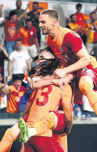 St. Johnstone’ı 4 golle deviren Galatasaray play-off turuna yükseldi