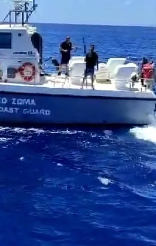 Ege'de Türk balıkçılar Yunan askerlerinin taşlı ve plastik mermili saldırısına uğradı