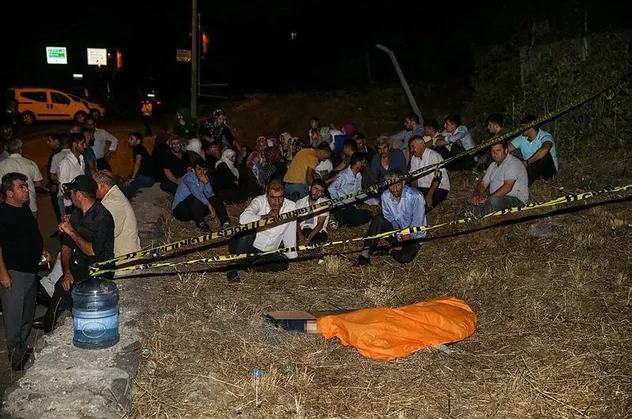 İstanbul'da korkunç kaza! Arızalı aracından inen sürücü otomobil çarpması sonucu öldü