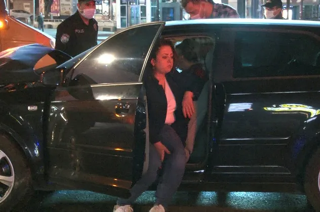 Ankara'da kadın sürücü ortalığı birbirine kattı