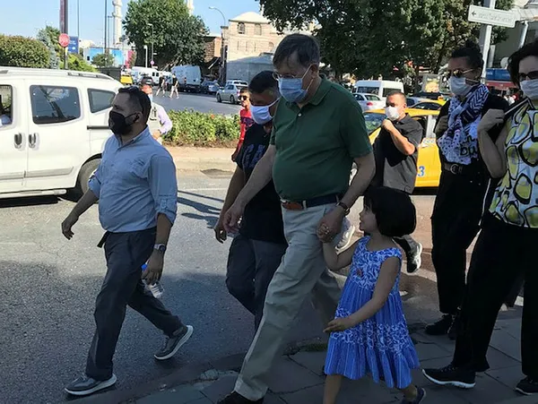 abdnin-ankara-buyukelcisi-ve-istanbul-baskonsolosu-ayasofya-i-kebir-cami-i-serifini-gormeye-geldi-1596037164527.jpg ABD'nin Ankara Büyükelçisi ve İstanbul Başkonsolosu, Ayasofya-i Kebir Cami-i Şerifi'ni görmeye geldi-5