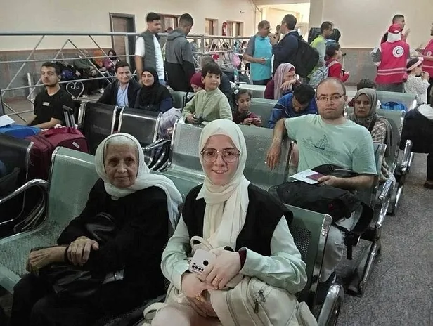 disisleri-bakanligi-duyurdu-44-turk-vatandasi-gazzeden-cikarildi-1700316851724.jpeg Dışişleri Bakanlığı duyurdu: 44 Türk vatandaşı Gazze'den çıkarıldı | Türkiye'ye getirilmek üzere Mısır'a giriş yaptılar-1