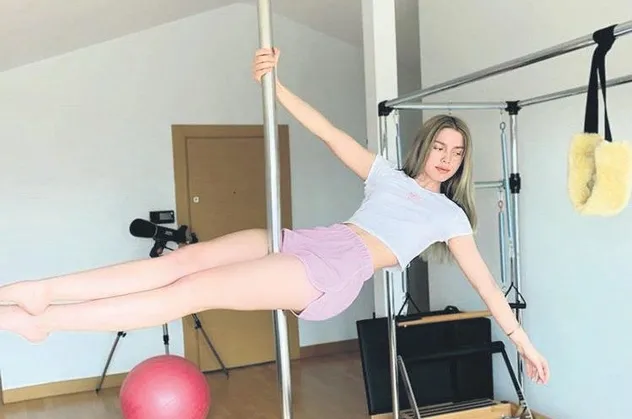 Her yaptığı olay oluyor! Aleyna Tilki direkte poz verdi...