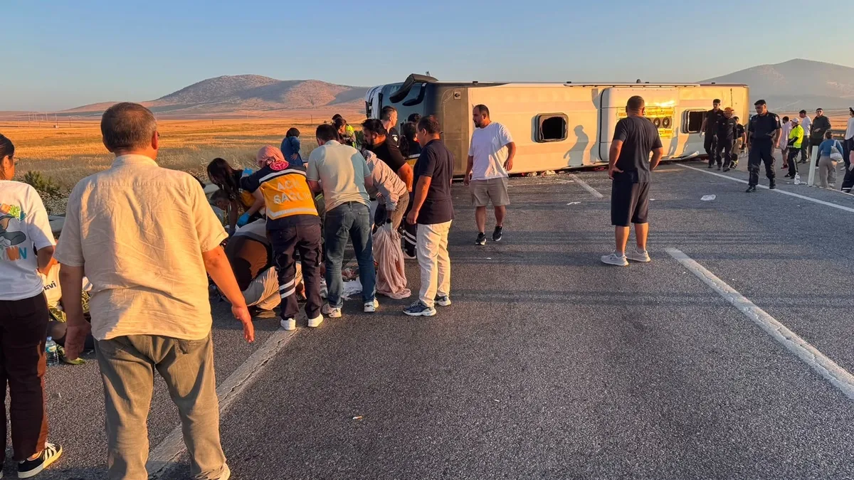 Kütahya'da yolcu otobüsü devrildi: Kazada 31 kişi yaralandı Afyonkarahisar istikameti ulaşıma açıldı-4