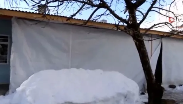 Yer: Muş... Vatandaşlardan soğuklara karşı brandalı çözüm-1