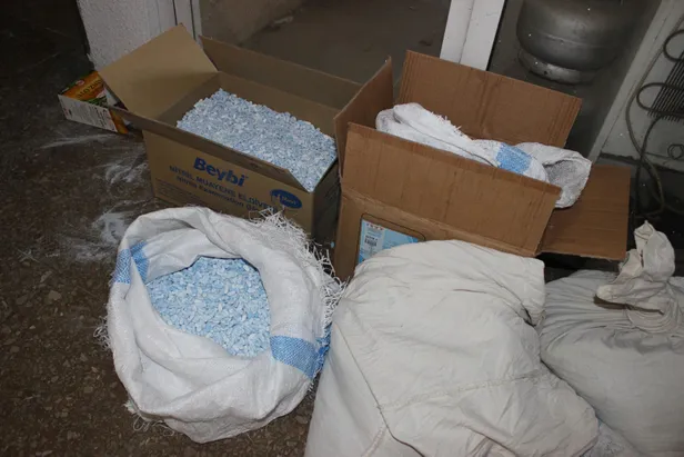 İzmir'de cinsel içerikli kaçak ürün operasyonu-2