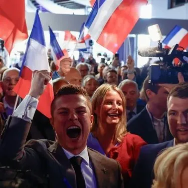 Avrupa parçalanıyor! Parlamentoda aşırı sağın zaferinin anlamı ne? Macron’un erken seçim kumarı nasıl sonuçlanacak?