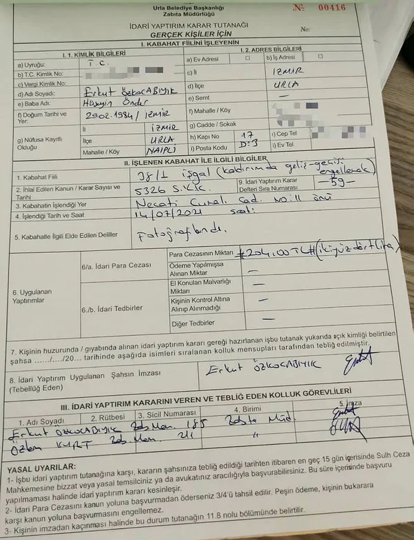 chpli-belediyede-sasirtan-olay-zabita-memuru-kendisine-ceza-kesti-1626374873836.jpg CHP'li belediyede şaşırtan olay: Zabıta memuru önce motosikletini kaldırıma park etti sonra kendisine ceza kesti-4