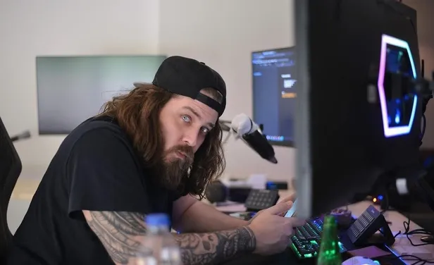 Yılanların efendisi Tuğkan Gönültaş (Elraenn): "Sosyal medya sevgisizliğin karşılığı gibi!"-5