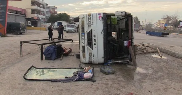 Son dakika: Adana’da işçileri taşıyan midibüs devrildi: 14 yaralı