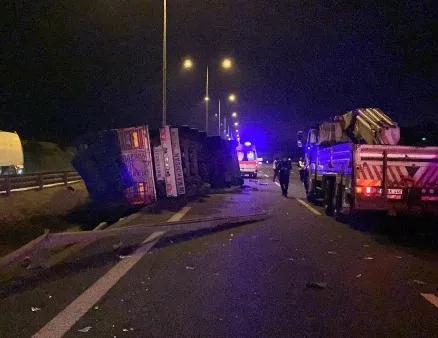 Kuzey Marmara Otoyolu’nda tır devrildi! Acı haber