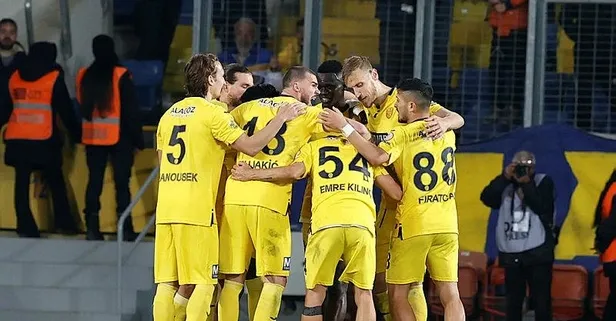 Ziraat Türkiye Kupası çeyrek finalinde Trabzonspor öne geçtiği karşılaşmada Ankaragücü'ne 3-1 mağlup olarak turnuvaya veda etti