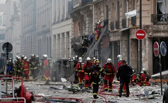 Son dakika... Fransa'nın başkenti Paris'te patlama-4