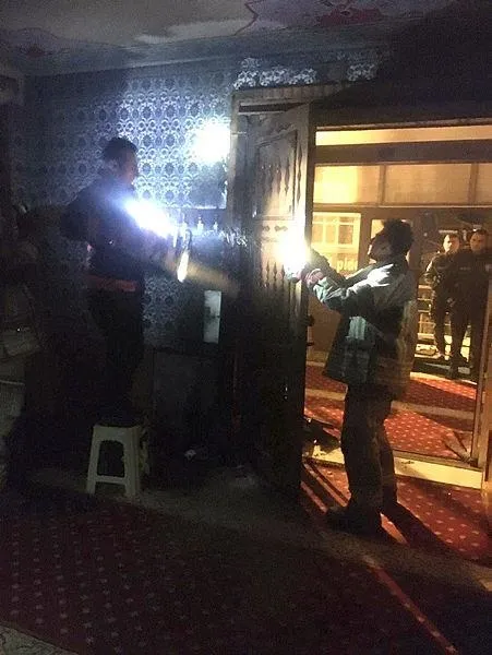 ankarada-2-camide-yangin-polis-harekete-gecti-1668861788955.jpeg Ankara'da 2 camide yangın! Polis harekete geçti-1