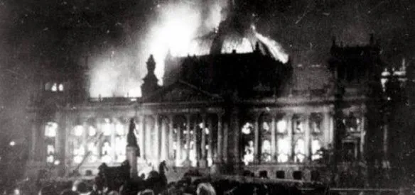 Berlin'de büyük Reichstag yangını çıktı. Olayın ardından yayımlanan bir kararnameyle Naziler diktatörlüklerinin temellerini atmış oldu.