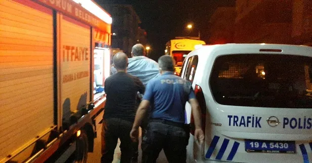 Çorum'da olaylı gece! Eşyalarını balkondan atıp evi ateşe verdi