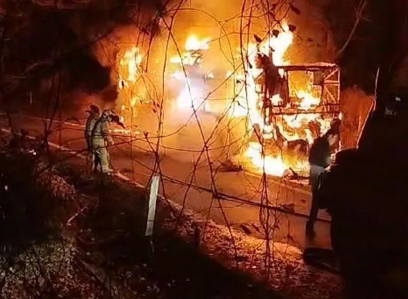 Sarıyer'de panik anları! İETT otobüsü alev topuna döndü (AA)