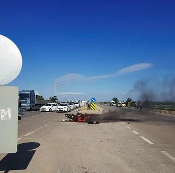 Bursa'da kamyona çarparak alev alan motosikletin sürücüsü öldü-1