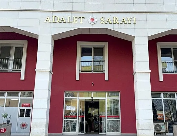 Manisa’da boşanma katliamı: Aynı aileden 4 kişi silahlı saldırıda öldü
