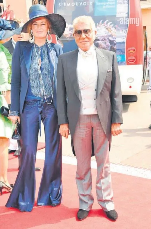 italyan-modaci-roberto-cavallinin-kainat-guzeli-esi-eva-cavalli-olumden-dondu-defalarca-acil-butona-basti-ama-1700951144561.jpeg İtalyan modacı Roberto Cavalli’nin kainat güzeli eşi Eva Cavalli ölümden döndü! Defalarca acil butona bastı ama...-2