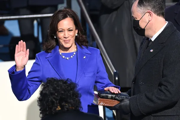 kamala-harris-kimdir-kac-yasinda-nereli-joe-biden-yardimcisi-kamala-harris-hayati-1611213039002.jpg Kamala Harris kimdir, kaç yaşında, nereli? Joe Biden yardımcısı Kamala Harris hayatı!-3