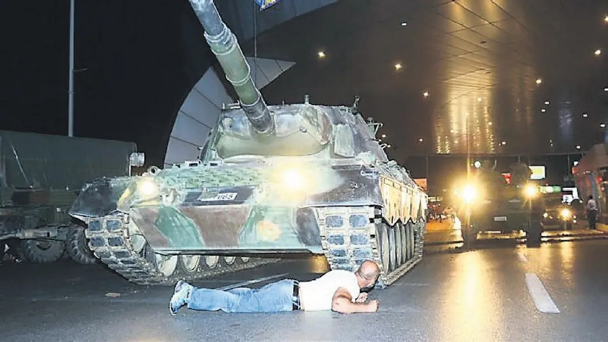 15 Temmuz’da tankın önüne yatarak hayatını ortaya koydu