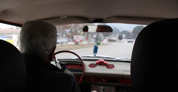 Oto elektrik ustası Cem Yılmaz'ın da ilgilendiği 1975 model Murat 124 otomobilini 100 bin liraya satıyor
