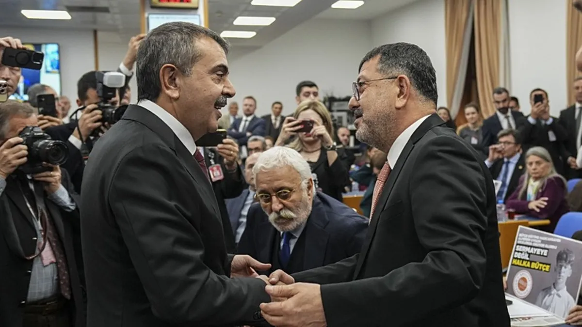 Bakan Tekin'den CHP'li Ağbaba'ya karne tepkisi: "Söylediğin şeylerin yüzde 99'u yalan"