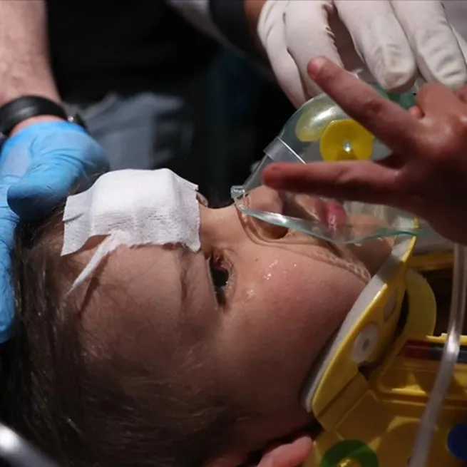 Asrın felaketinde umut bitmedi: Zamana karşı yaşam mücadelesini kazandılar!